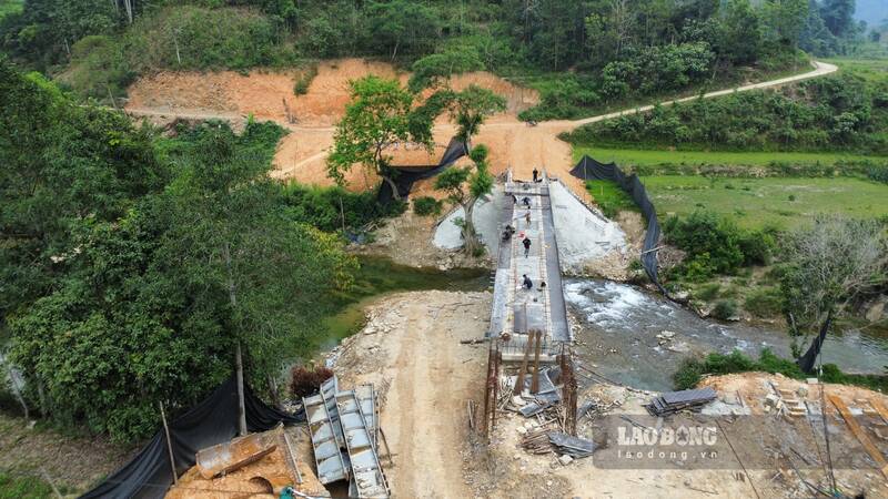 Cầu Lũng Cáng mới đang được đẩy nhanh thi công. Ảnh: Lam Thanh