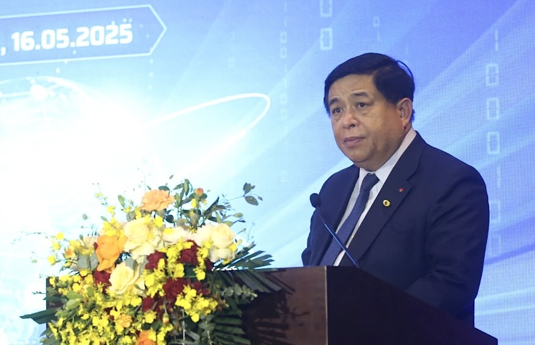 Pho Thu tuong Chinh phu Nguyen Chi Dung phat bieu tai chuong trinh. Anh: Hao Thien