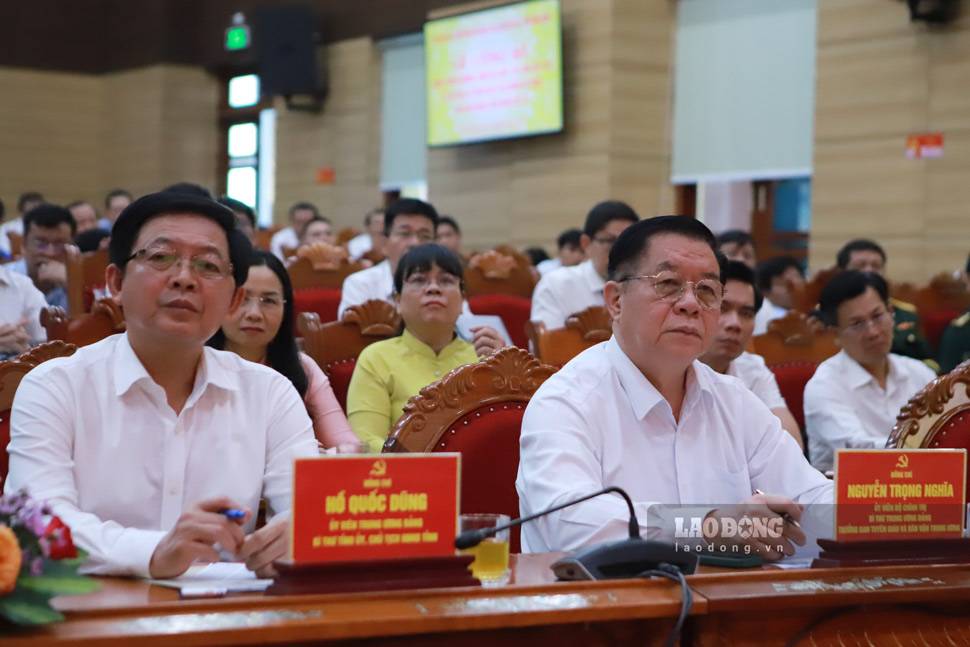 Ông Nguyễn Trọng Nghĩa - Trưởng Ban Tuyên giáo và Dân vận Trung ương dự lễ. Ảnh: Hoài Luân