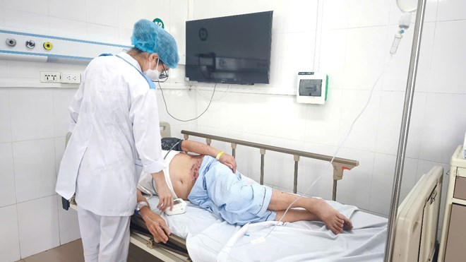 Một bệnh nhân đang được điều trị bệnh zona tại Bệnh viện Bệnh Nhiệt đới Trung ương. Ảnh: Hà Lê