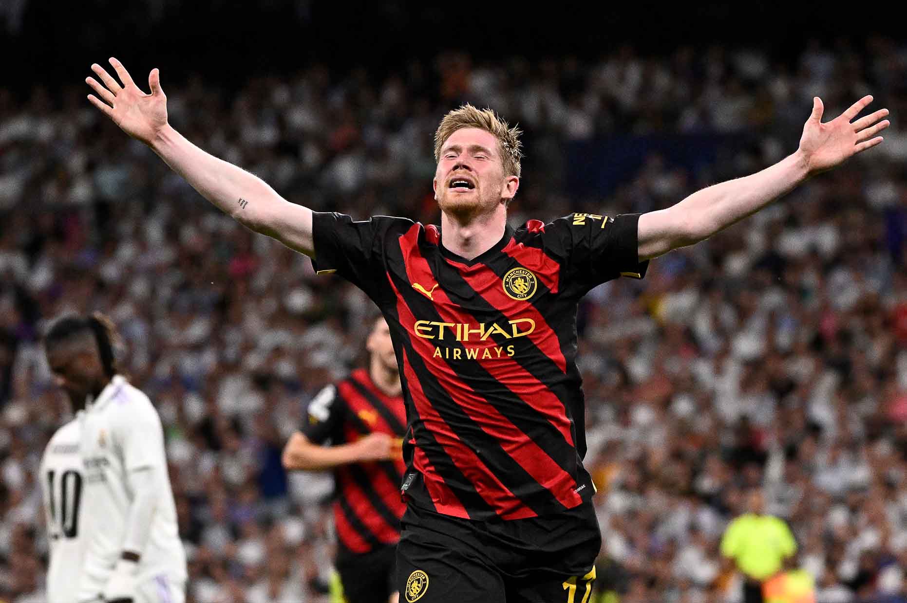Kevin De Bruyne thoi dinh cao o Man City cung khong the vuot mat Ronaldo trong khoan kiem tien. Anh: AFP