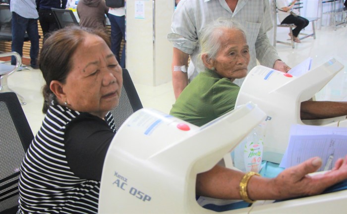 Patients examined for hypertension and cardiovascular disease at Hospital 199. Photo: Song Han