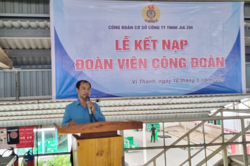 Lanh dao LDLD tinh Hau Giang phat bieu tai buoi le. Anh: LDLD thanh pho Vi Thanh
