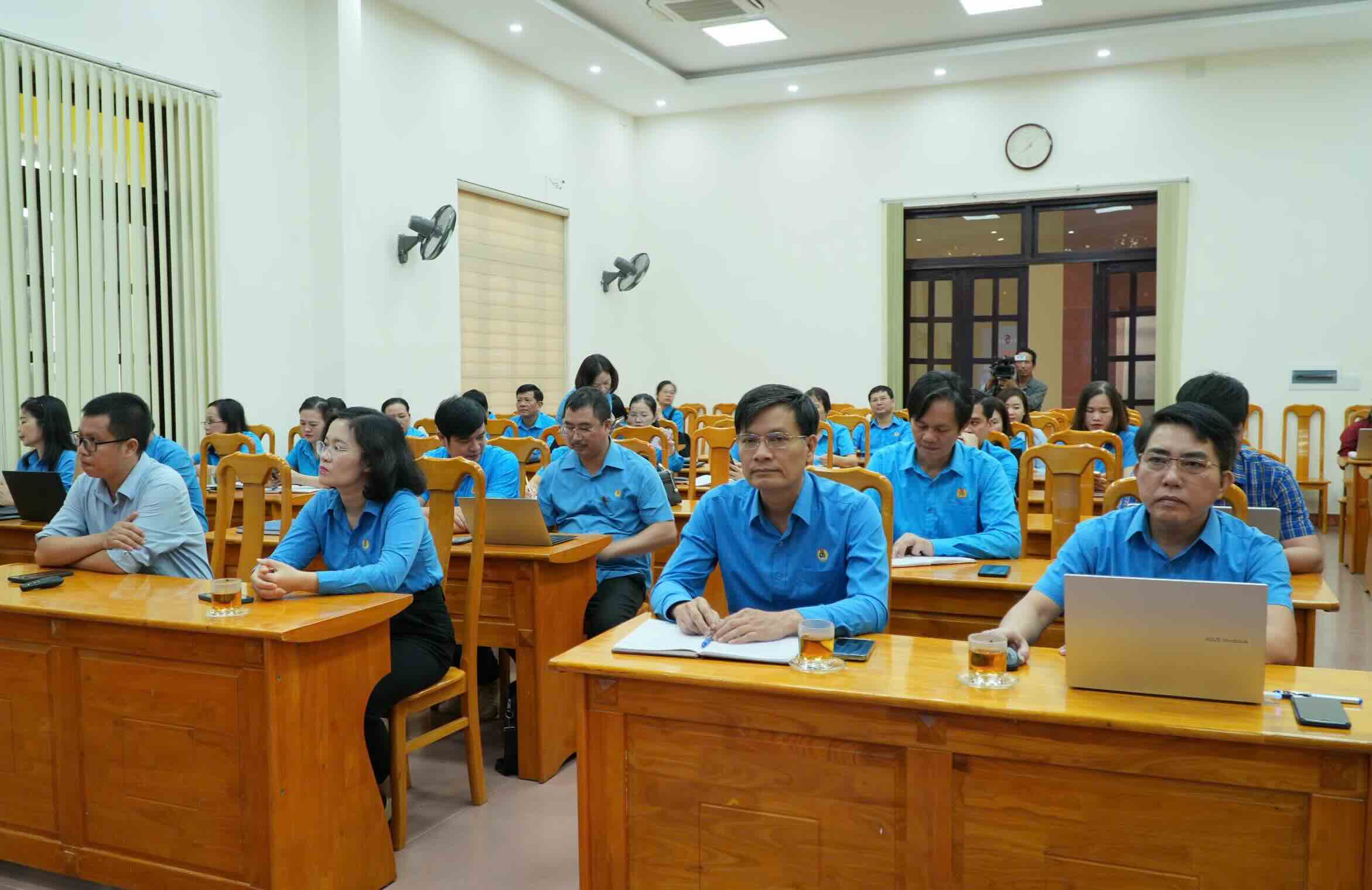 60 can bo cong doan chuyen trach toan tinh Quang Binh tham gia tap huan. Anh Xuan Hanh