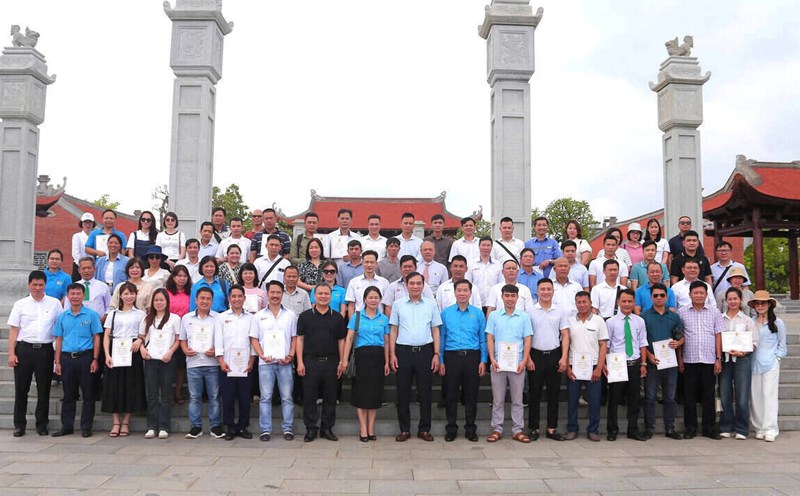 Workers in the Hanoi Transport sector have achieved the title of Good Workers and outstanding individuals in studying and working under Uncle Ho. Photo: Hai Yen