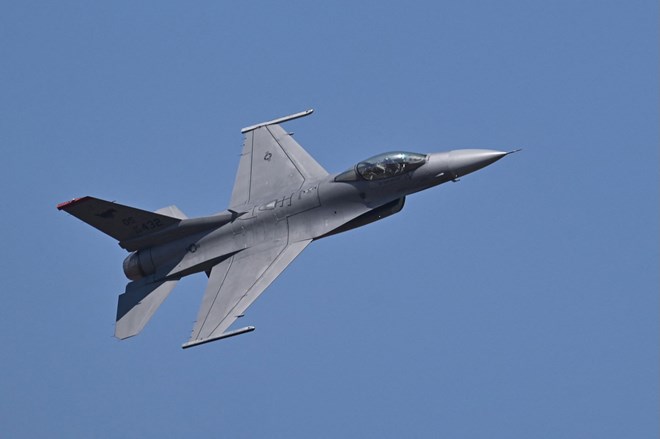 May bay chien dau F-16. Anh: AFP