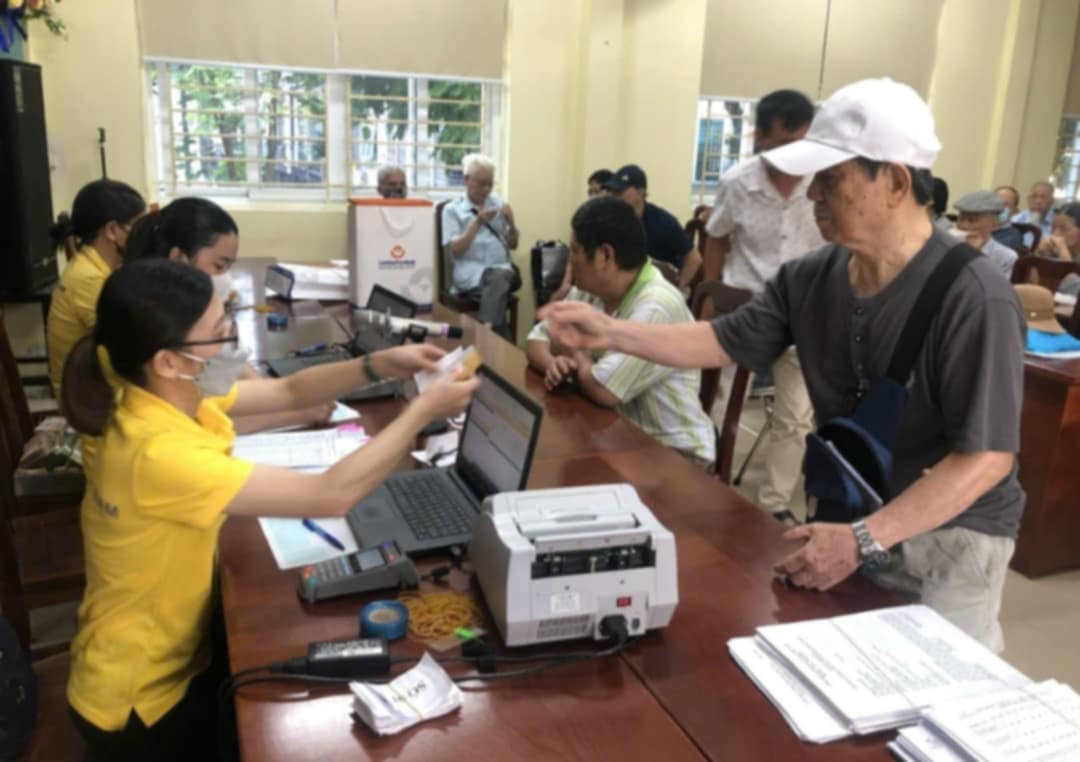 Principles for implementing policies and regimes for early retirement and termination of employment are based on Decree 178. Photo: Bao Han