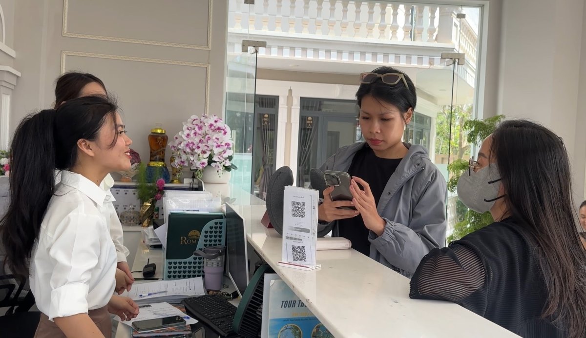 Cac co so luu tru tai dao Phu Quy cung phai dap ung chuyen doi so de du khach thanh toan. Anh: Duy Tuan