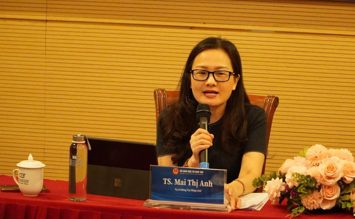 Dr. Mai Thi Anh - Director del Departamento Legal, el Ministerio de Educacion y Capacitacion dijo que a partir de 1.6, se espera que el Ministerio de Educacion y Capacitacion ya no tenga la funcion de inspeccionar las escuelas. Foto: Chan Phuc