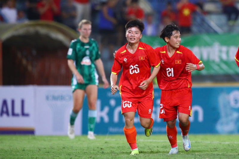 Ngoc Minh Chuyen ghi ban cho tuyen nu Viet Nam. Anh: Minh Dan