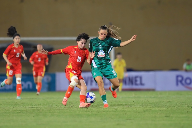 Doi bong cua Duc dan 2-0 ngay dau hiep 2. Anh: Minh Dan