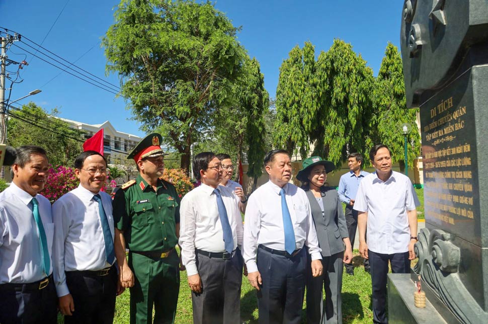 Delegates visit Quy Nhon Port Relic - The location of 300 days of troop convergence to the North. Photo: Binh Dinh Information Portal