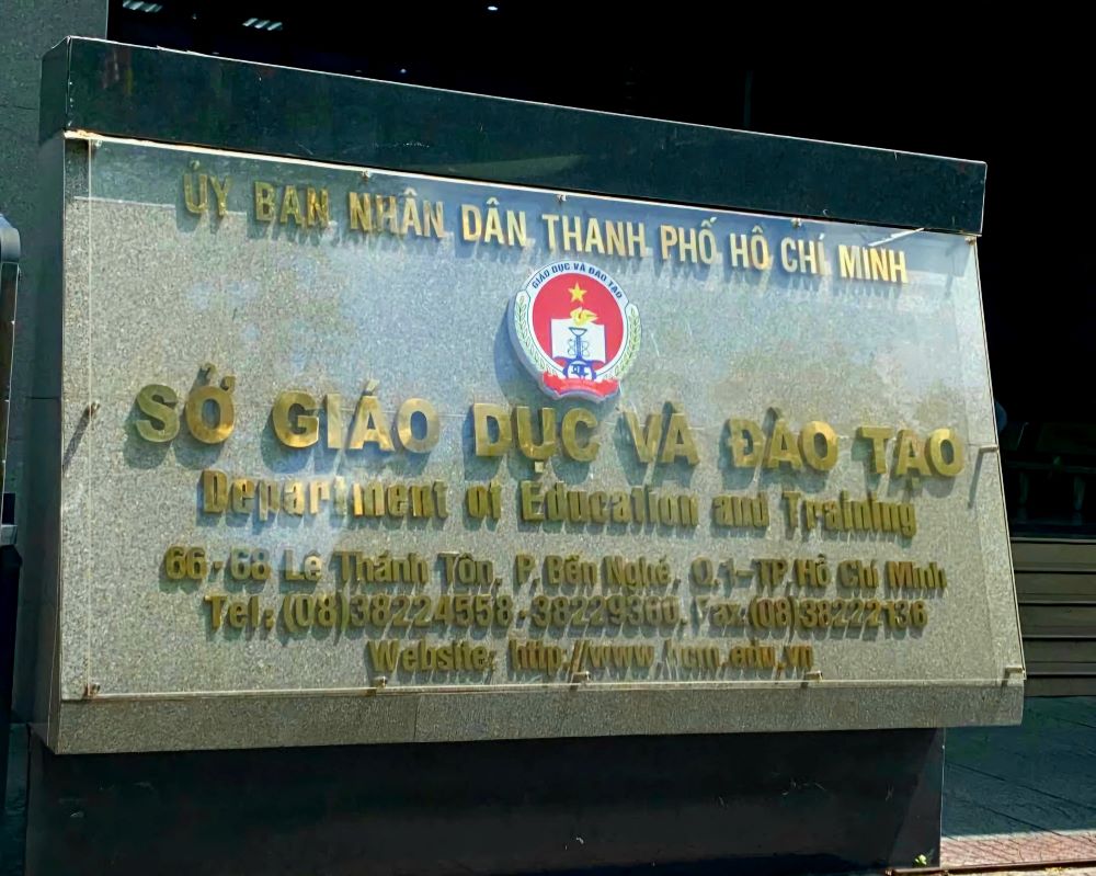 El Departamento de Educacion y Capacitacion de la ciudad de Ho Chi Minh advierte a los padres que engañen la suplantacion fraudulenta para los funcionarios de admision del departamento. Foto: Chan Phuc