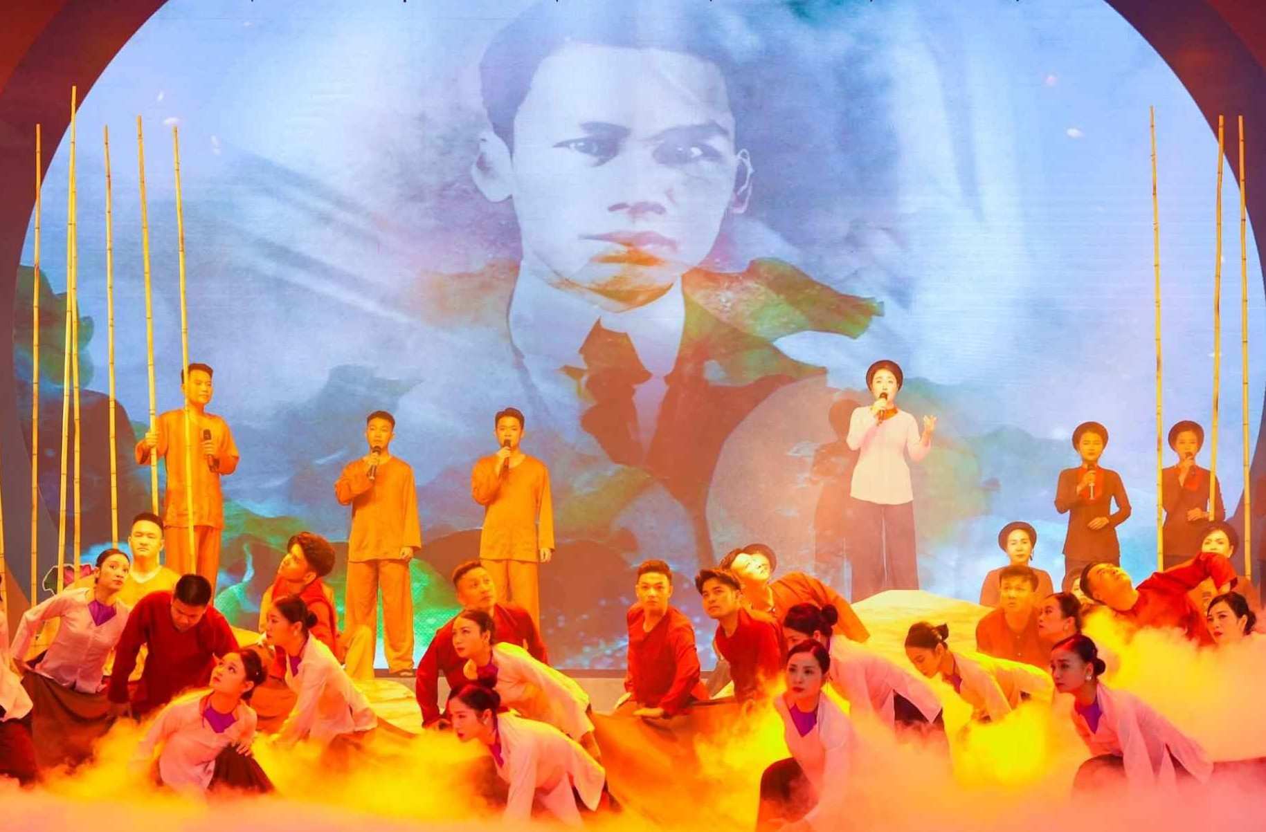 Tiet muc “Loi Bac sang mai muon doi” cua Doan Nghe thuat quan chung tinh Nghe An tai le khai mac. Anh: Minh Quan