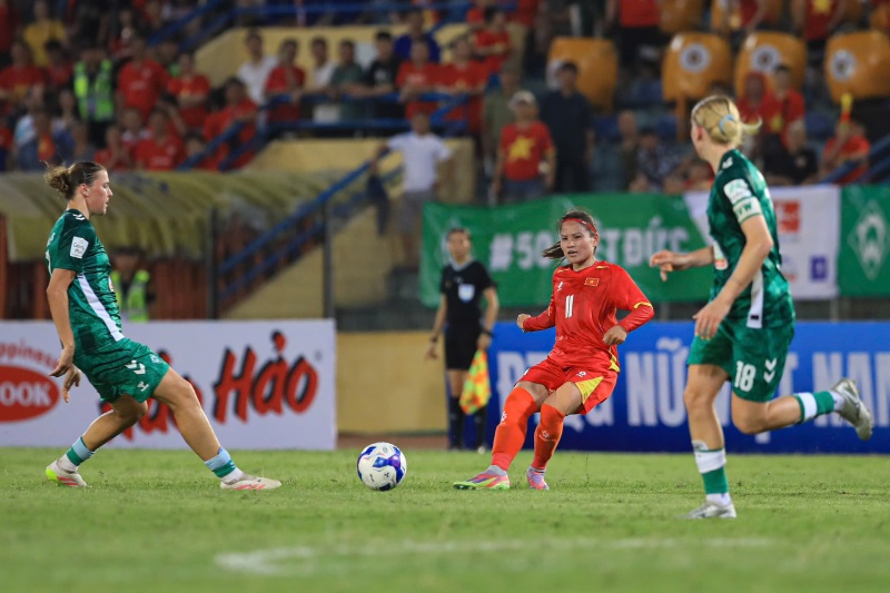 The Vietnam women's team lost to Werder Bremen 1-4. Photo: Minh Dan