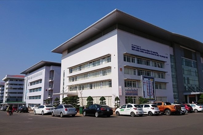 Năm 2019, Bệnh viện Đa khoa Vùng Tây Nguyên đã hợp thức hóa hồ sơ cấp chứng chỉ hành nghề cho nhiều cá nhân. Ảnh: Bảo Trung