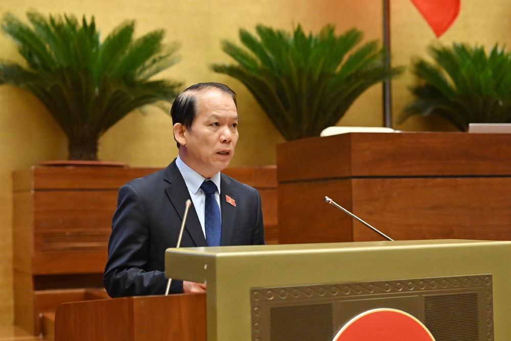 Chu nhiem Hoang Thanh Tung tham tra su an luat. Anh: Pham Dong