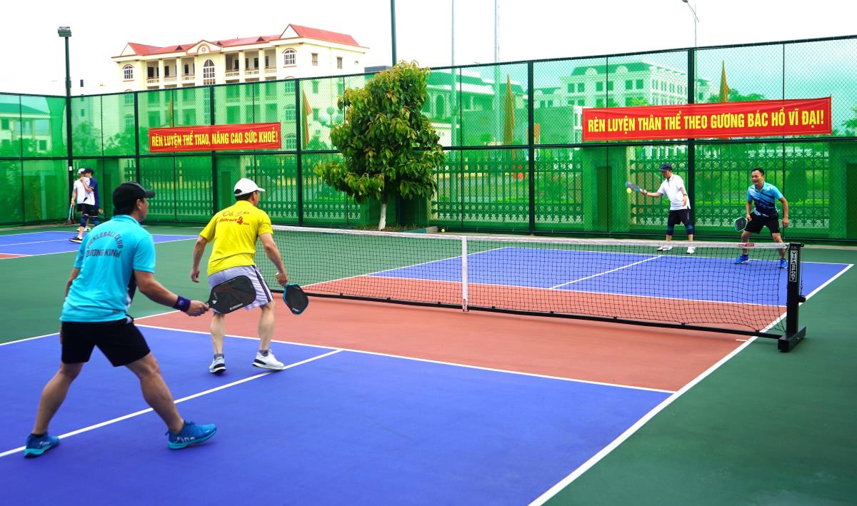 Contenido de la competencia de pickleball del distrito de Cnvcld Duong Kinh, Hai Phong. Foto: Mai Dung