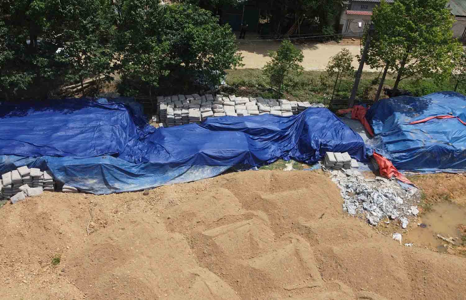 A large amount of cement to support new rural construction in Loc Yen commune has been damaged and wasted due to poor preservation. Photo: Tran Tuan.