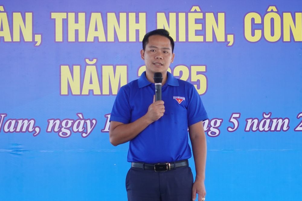 Ông Hoàng Văn Thanh - Bí thư Tỉnh đoàn Quảng Nam phát biểu khai mạc ngày hội. Ảnh: Trần Thi