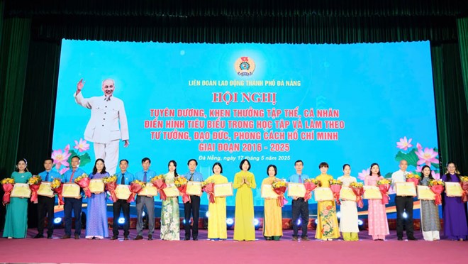 Gần 150 cán bộ, đoàn viên Đà Nẵng báo công dâng Bác