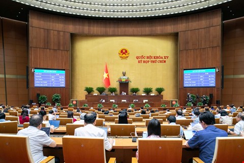 Quang canh Quoc hoi bam nut thong qua