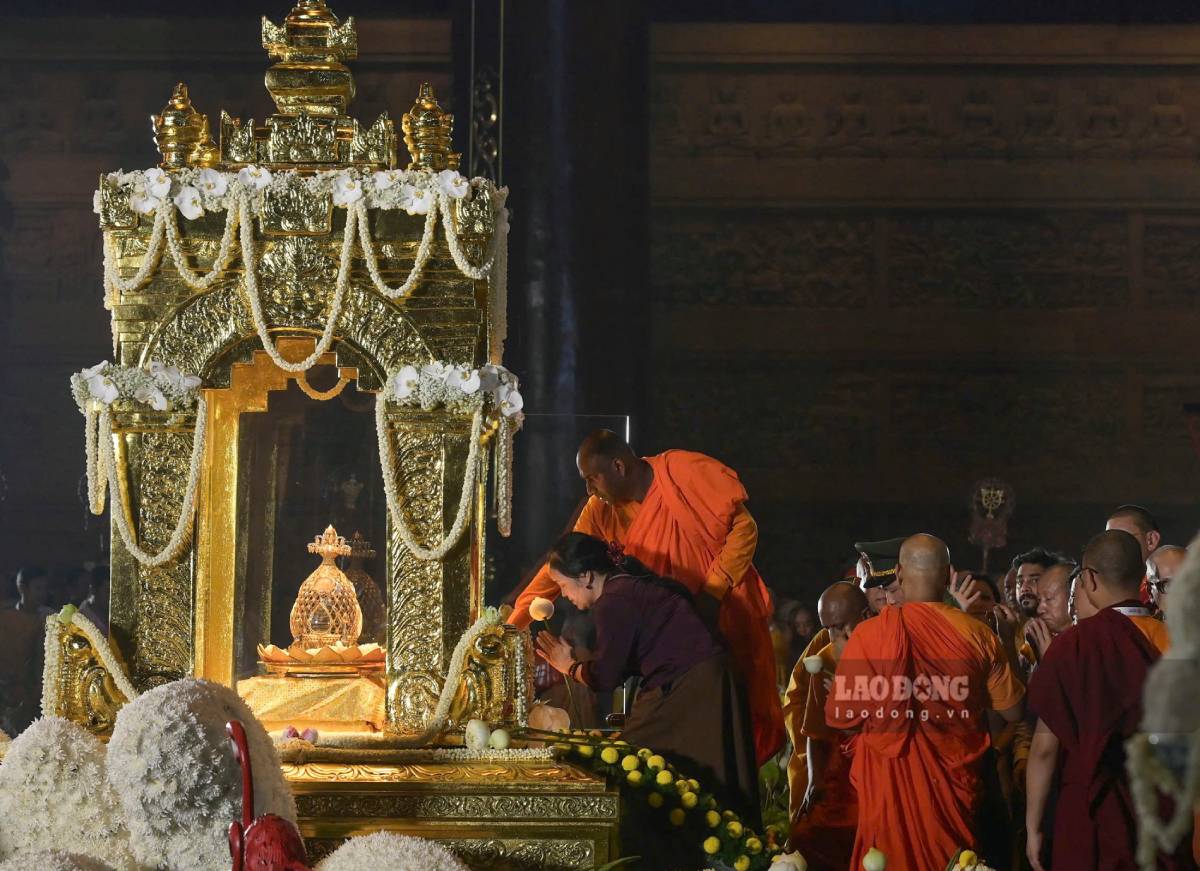 Xa Loi Buddha Shakyamuni fue llevado y religioso en Tam el palacio de Tam Chuc Pagoda. Foto: Luong ha