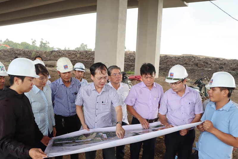 Chu tich Uy ban nhan dan tinh Tran Tri Quang kiem tra tien do thi cong du an