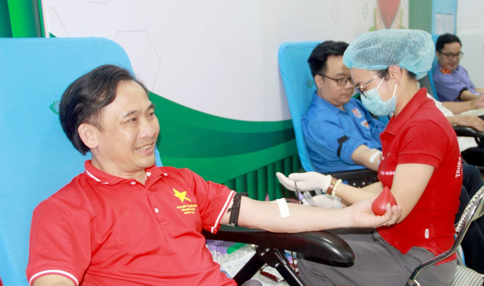 Can bo tham du chuong trinh hien mau tinh nguyen nam 2025, lan toa nghia cu cao dep. Anh: QUANG AN