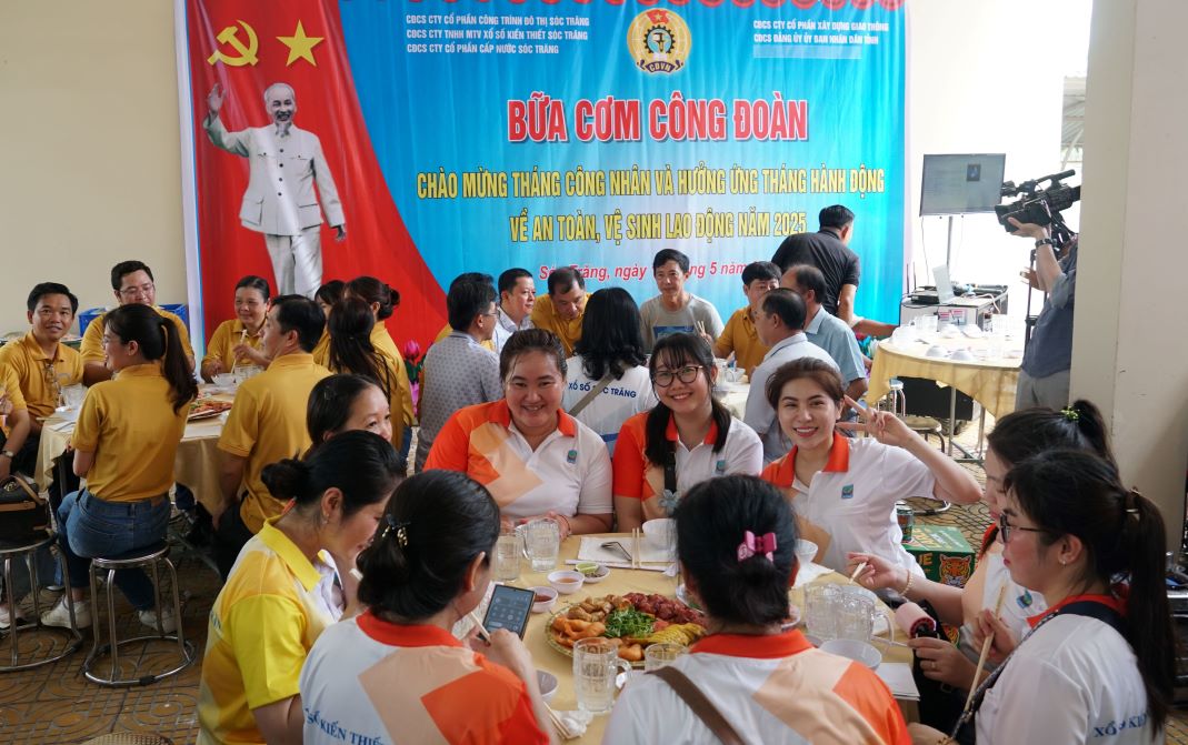 Bữa cơm Công đoàn giúp gắn kết đoàn viên, người lao động và tổ chức Công đoàn. Ảnh: Phương Anh
