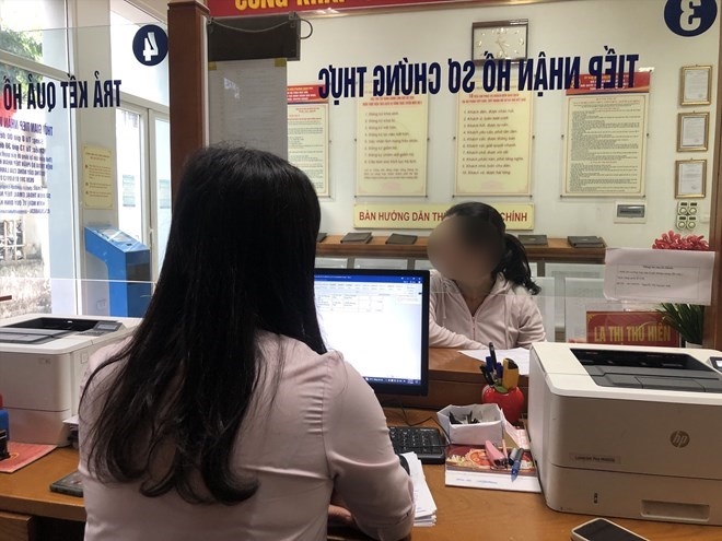 The policy for part-time workers at the commune level when streamlining the payroll has received much attention from readers. Photo: Huong Nha