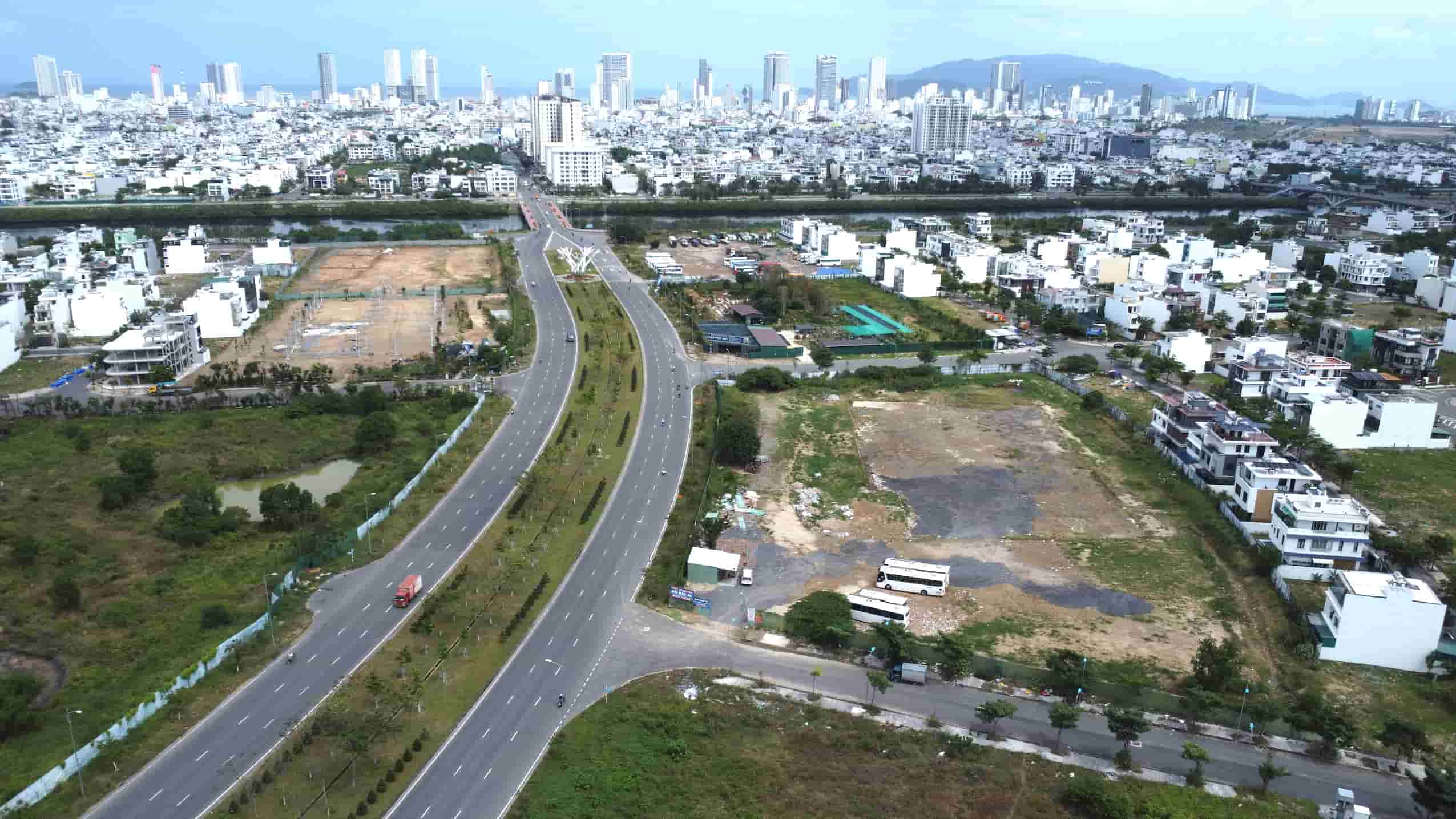 Habra 9 areas terrestres de casi 400ha en Khanh Hoa Will Subasta en 2025. Foto: Huu Long