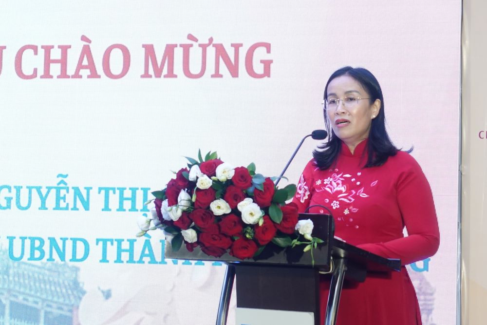 Ba Nguyen Thi Anh Thi - Pho Chu tich UBND TP Da Nang phat bieu tai hoi thao. Anh: Tran Thi