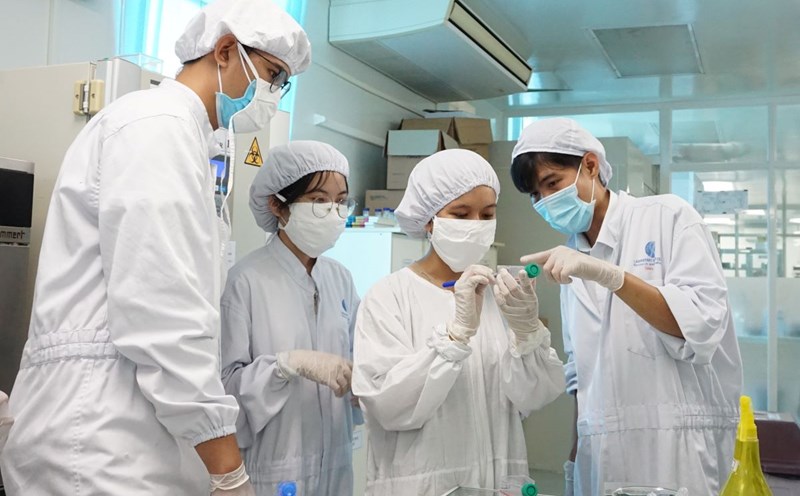 Ho Chi Minh City National University recruits outstanding young scientists, leading in the field of work. Photo: Manh Quang