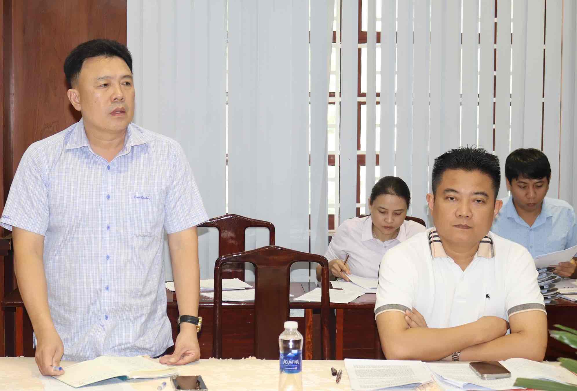 Dai dien lanh dao UBND huyen Long Thanh tai buoi lam viec ngay 17.5. Anh: HAC