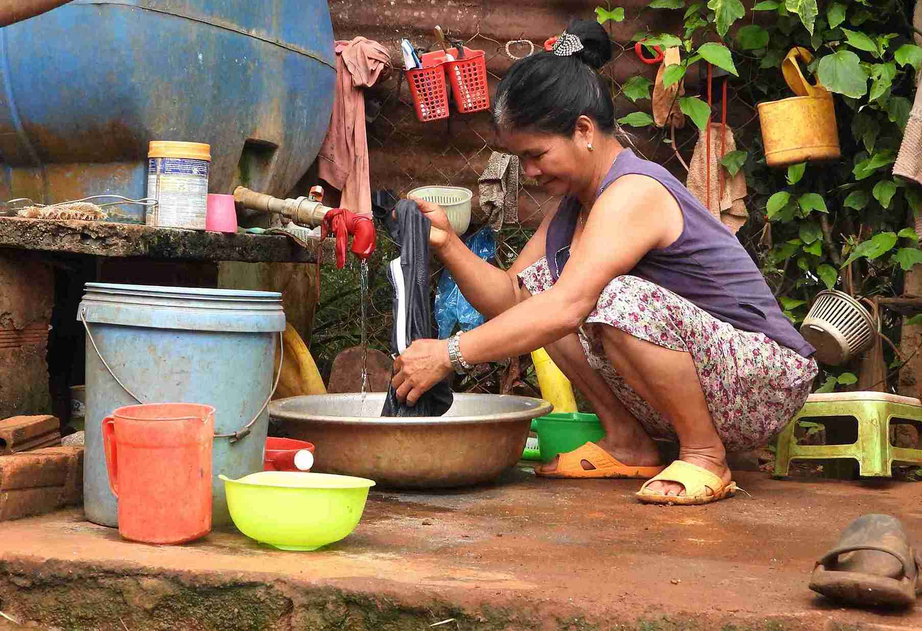 Nhiều hộ nghèo ở huyện Krông Năng đã có nước sạch để sử dụng lâu dài. Ảnh: Bảo Trung 