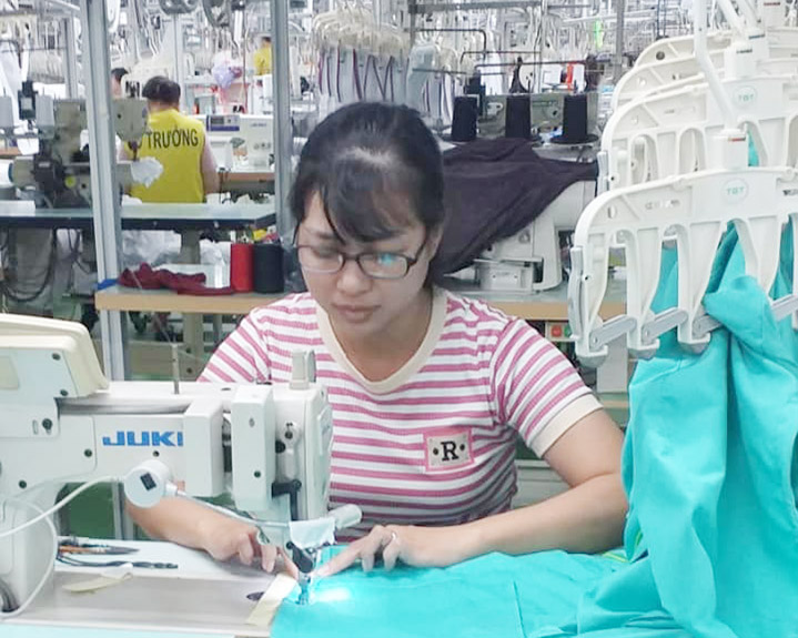 Chị Lý cho rằng, cần sửa địa bàn áp dụng lương tối thiểu vùng. Ảnh: Minh Hương.