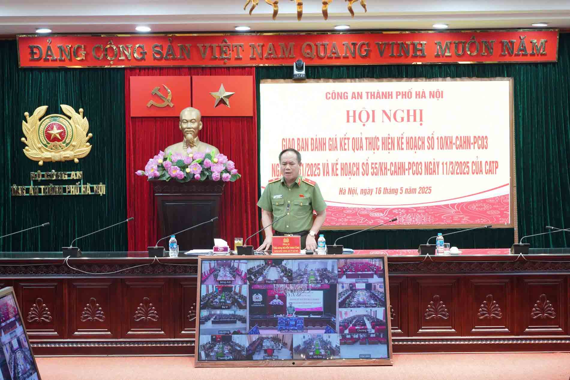 Director of Hanoi Police Nguyen Thanh Tung affirmed that he will consider the responsibility of the unit's head, management staff, and area officials if serious violations related to environmental pollution occur. Photo: Hanoi Police