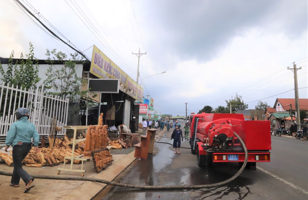 La escena del incendio causo mas de 2 mil millones. Foto: Lam Hong