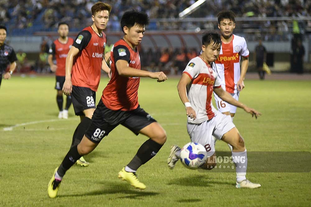 Phu Dong Ninh Binh mostro una fuerza sobresaliente en la Primera Division Nacional. Foto: Minh Duc