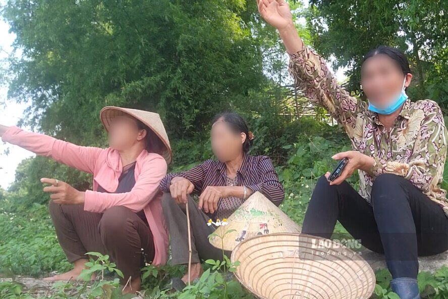 Người dân khu 1, xã Tu Vũ rất bức xúc và lo lắng. Ảnh: Tô Công.