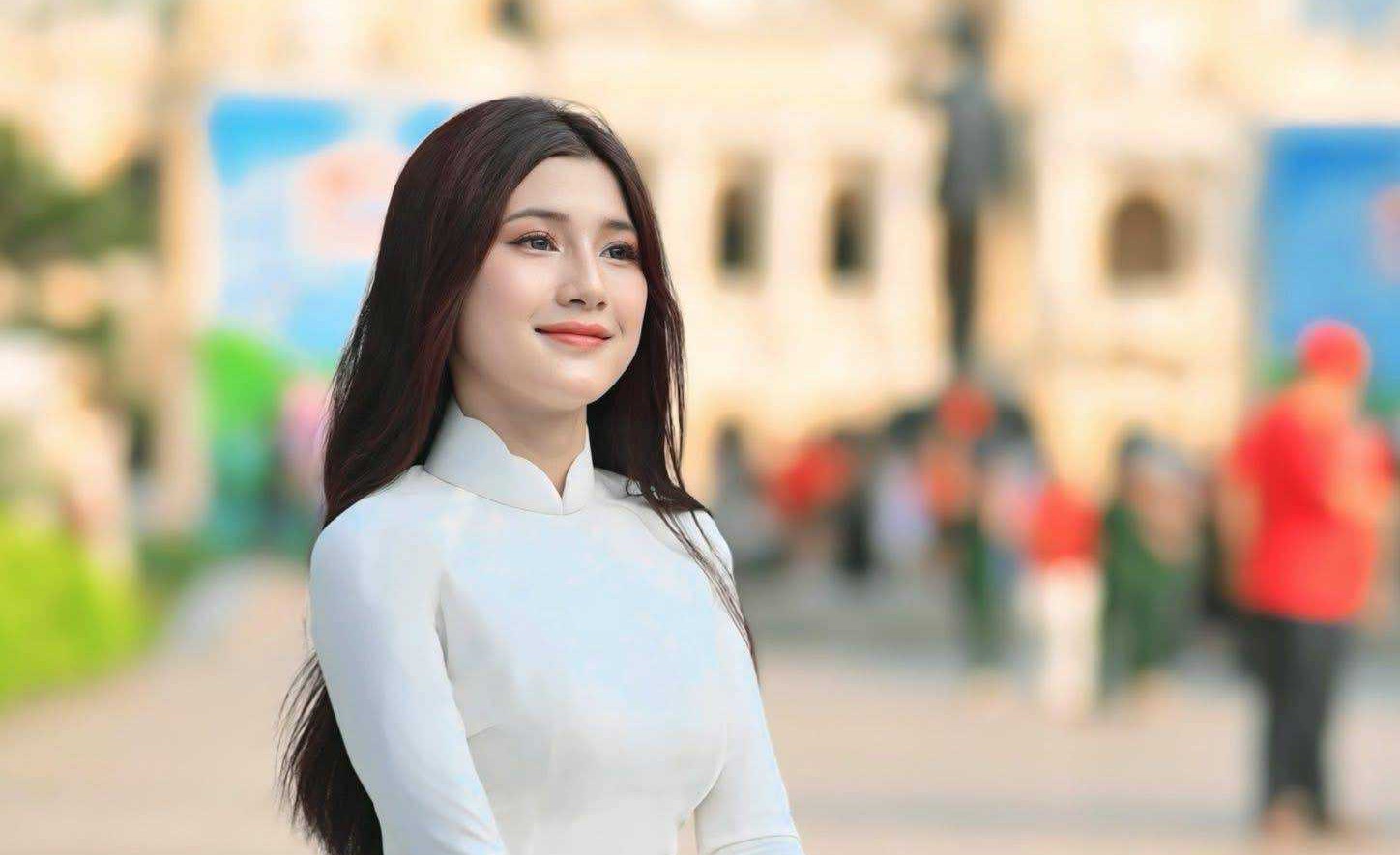 Tran Thi My Linh la nguoi dep Viet du thi Miss Environment International. Sau khi ban to chuc cong bo co du thi dau truong nhan sac nay vao chieu 17.5, My Linh gay chu y vi sac voc, ngoai hinh nu tinh.
