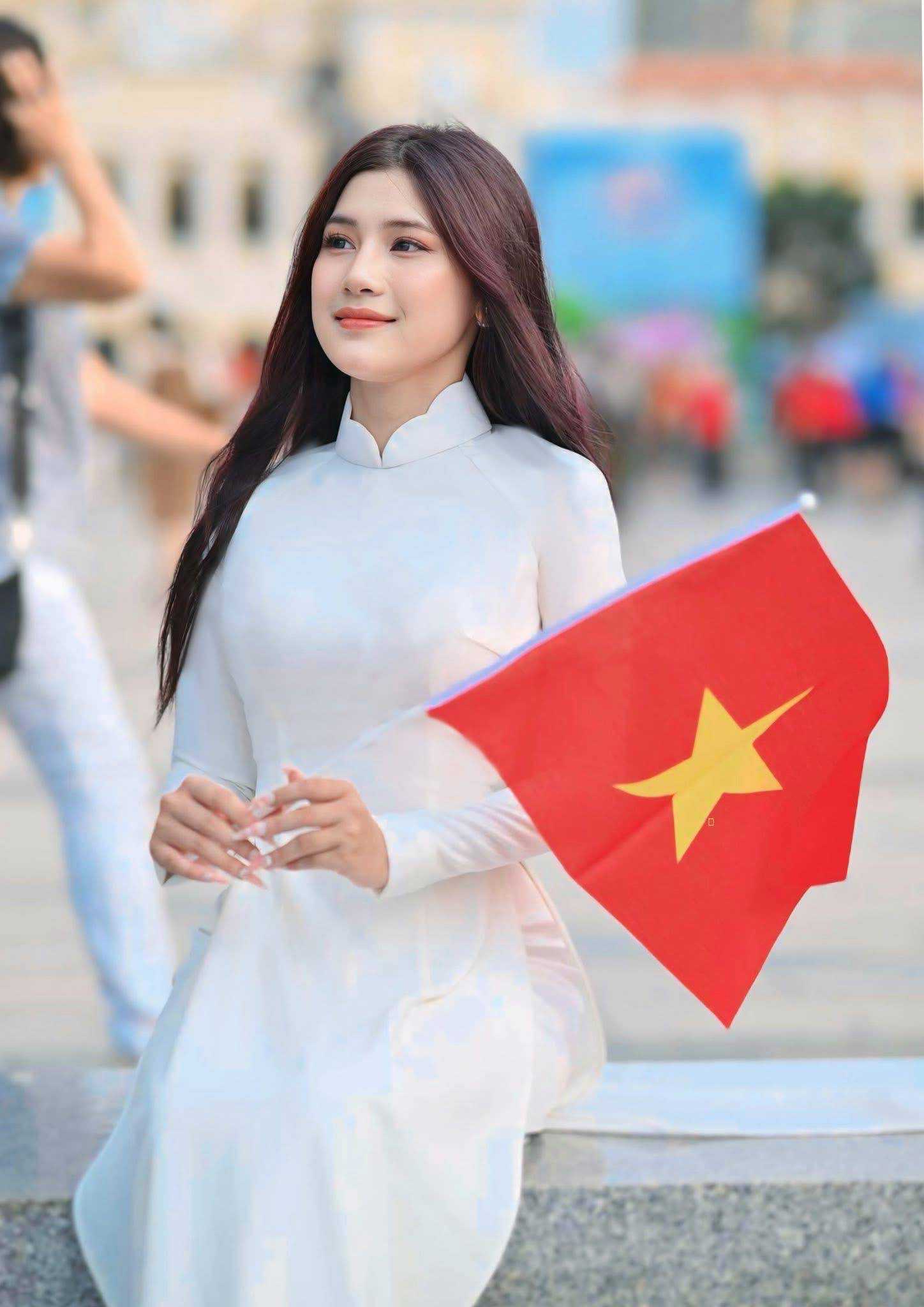 Tuy nhien, nguoi dep noi co se co gang the hien tot o cac vong thi va no luc quang ba hinh anh nguoi con gai Viet Nam va canh dep Viet Nam den voi ban be the gioi.   
