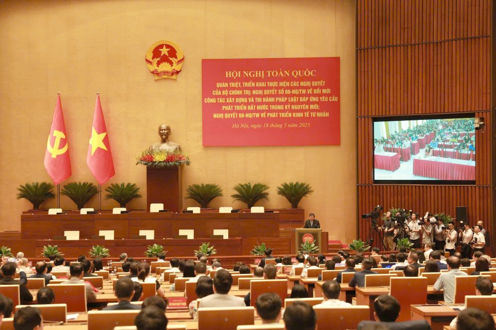 The national conference to disseminate and implement Resolution No. 66 and Resolution No. 68 of the Politburo took place in person and online. Photo: Hai Nguyen