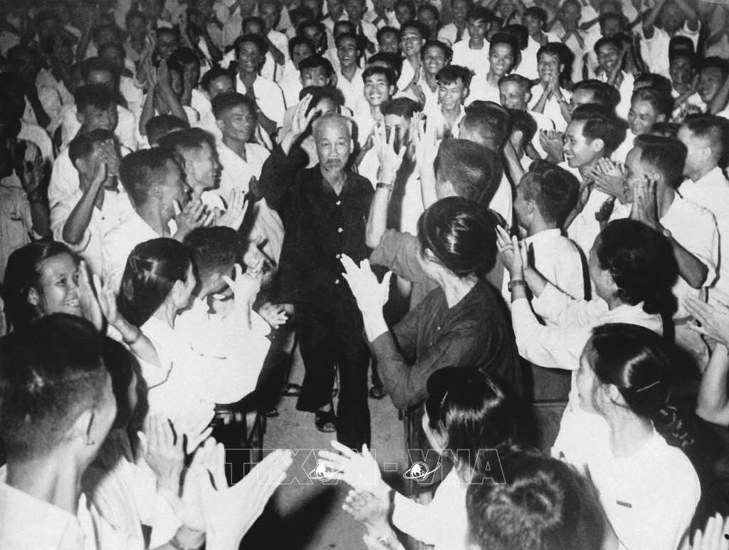 Mr. Ho attended the Northern Grassroots Trade Union Conference (August 13, 1962). Photo: VNA documents