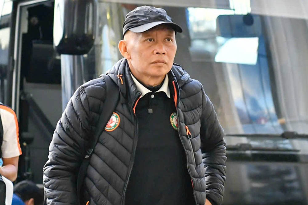 El director tecnico Bui Doan Quang Huy se preparo por segunda vez en la mesa de operaciones. Foto: Binh Dinh Club