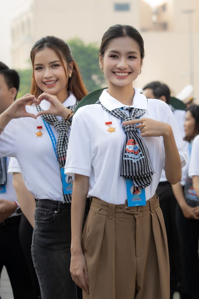 Hoa hau Nguyen Thanh Ha co dip gap go ca si Hoa Minzy, Phuong My Chi, Hoa hau Ngoc Chau, Thanh Thuy… tai Dai hoi
