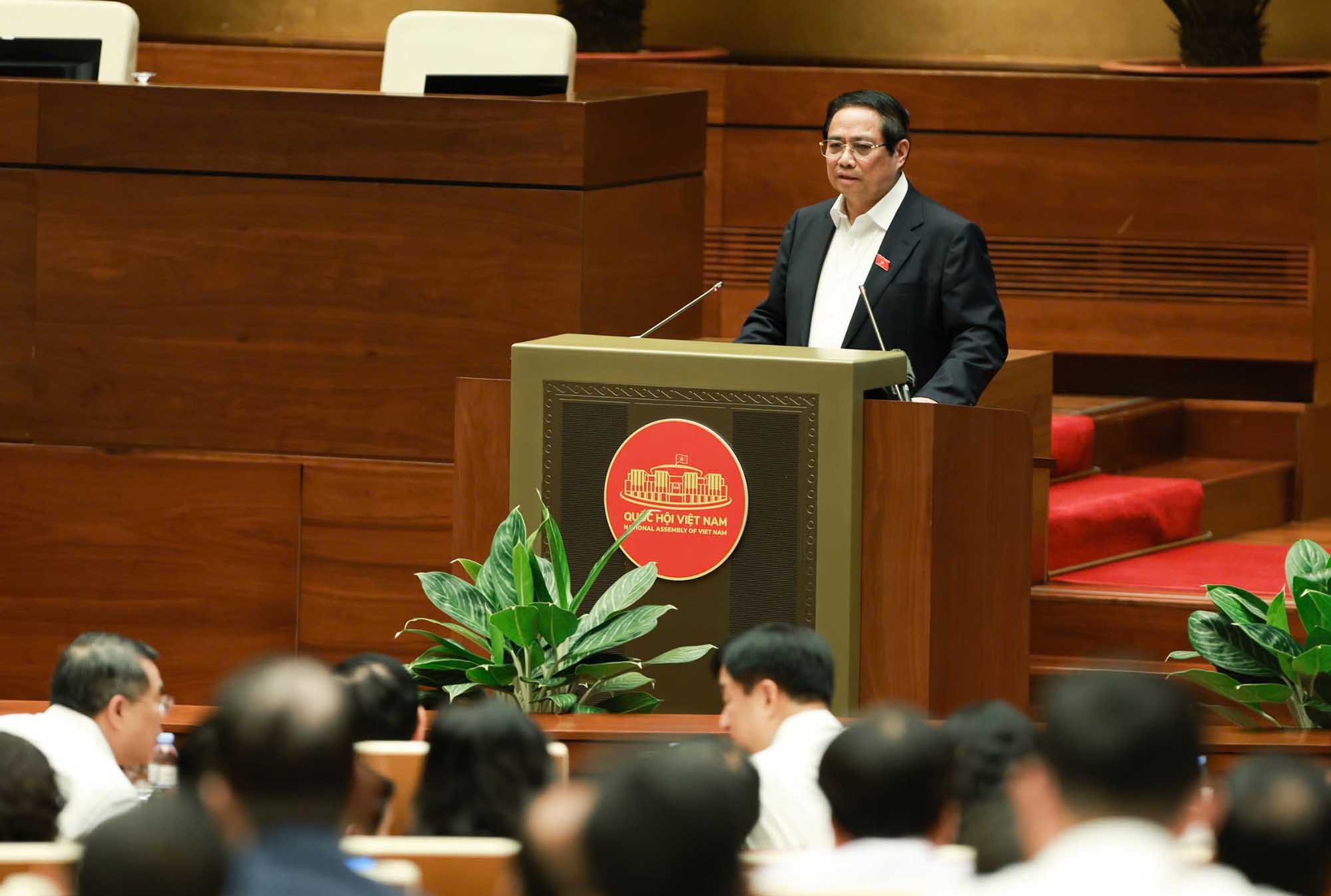 Politburo member and Prime Minister Pham Minh Chinh emphasized not to recite legal regulations to handle disadvantages for businesses. Photo: Hai Nguyen.