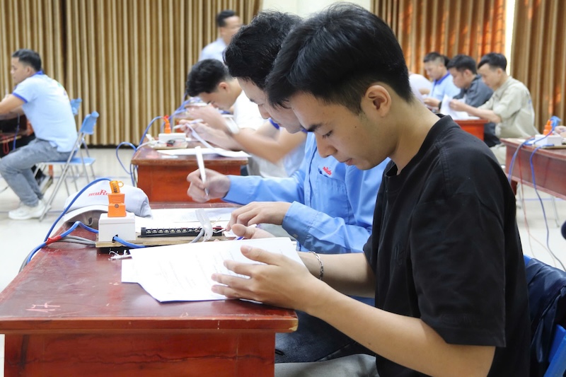 Trabajadores en los parques industriales de High -Tech Park y Da Nang en el Festival Creativo de Trabajadores de 2025. Foto: Nguyen Linh