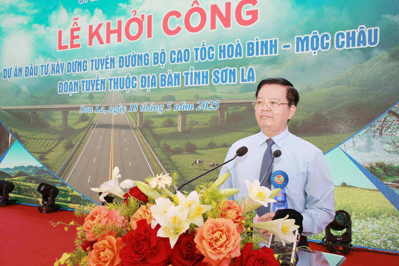 Phó Thủ tướng Chính phủ  Mai Văn Chính phát biểu tại lễ khởi công. Ảnh: Huy Thành 